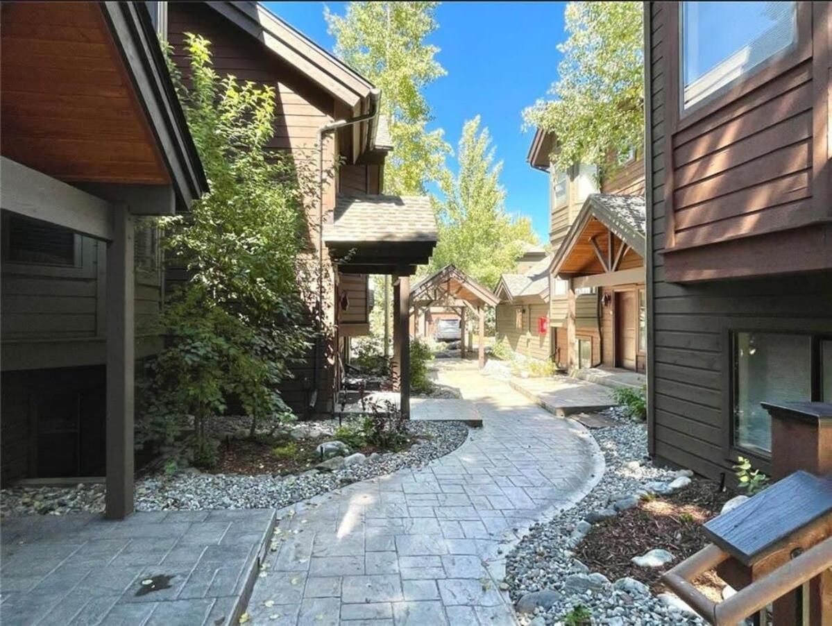 Luxury Modern Townhome Steps To Ski Lifts And Downtown With Nature At Your Patio 布雷肯里奇 外观 照片